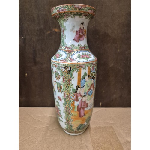 443 - A 19TH C. CHINESE CANTON VASE, 25.5 CM HIGH