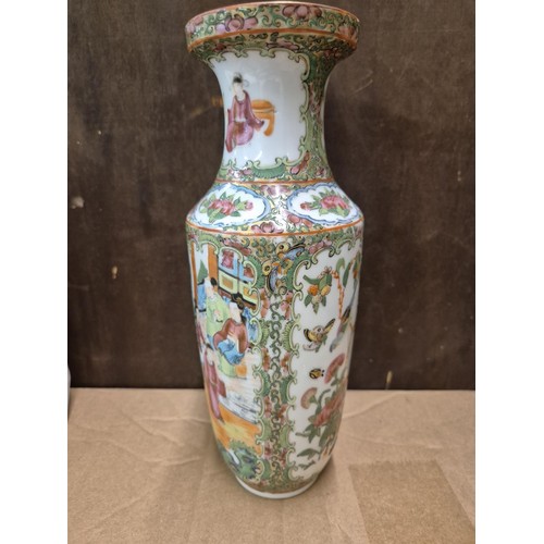 443 - A 19TH C. CHINESE CANTON VASE, 25.5 CM HIGH