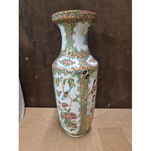 443 - A 19TH C. CHINESE CANTON VASE, 25.5 CM HIGH