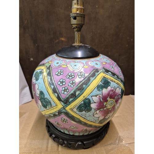 444 - A 19TH C. FAMILLE ROSE JAR, MOUNTED AS A LAMP, POSSIBLY CHINA STRAITS WARE, THE JAR ITSELF APPROX. 1... 