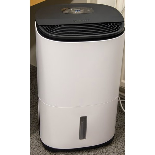 102 - MEACO DRY ARETE ONE 18L DEHUMIDIFIER AND AIR PURIFIER -ROOMS OF 70m²