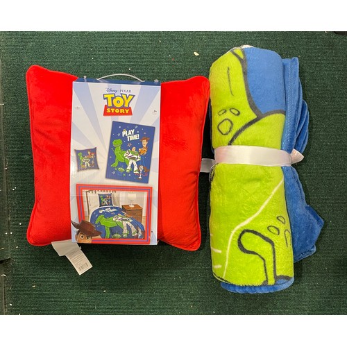 64 - A TOY STORY PILLOW AND OVERSIZE THROW SET - LOOSE PACK