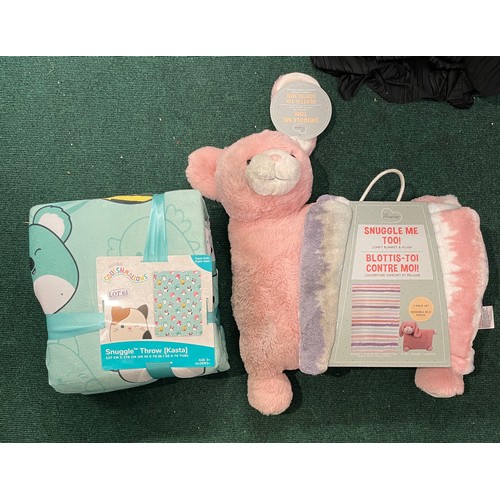 65 - A SQUISHMALLOW SNUGGLE THROW (KASTA) 127CM X 176CM TOGETHER WITH A LITTLE MIRACLES SNUGGLE ME TOO BL... 