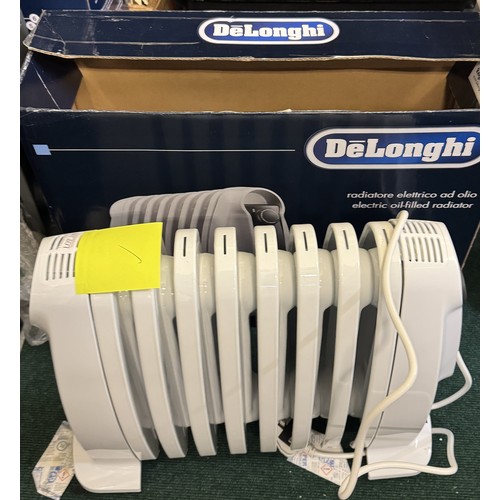 185 - BOXED DELONGHI SMALL ELECTRIC OIL FILLED RADIATOR - 8 FIN IN WHITE