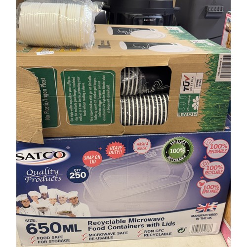 166 - 2X BOXES OF IECO TRIPLE WALL COFFEE CUPS & LIDS TOGETHER WITH A BOX OF SATCO MICROWAVE FOOD CONTAINE... 