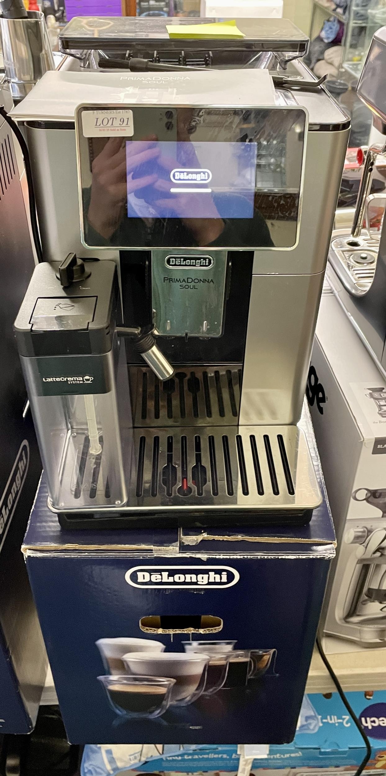 BOXED DELONGHI PRIMADONNA SOUL BEAN TO CUP COFFEE MACHINE WITH MILK JUG ...