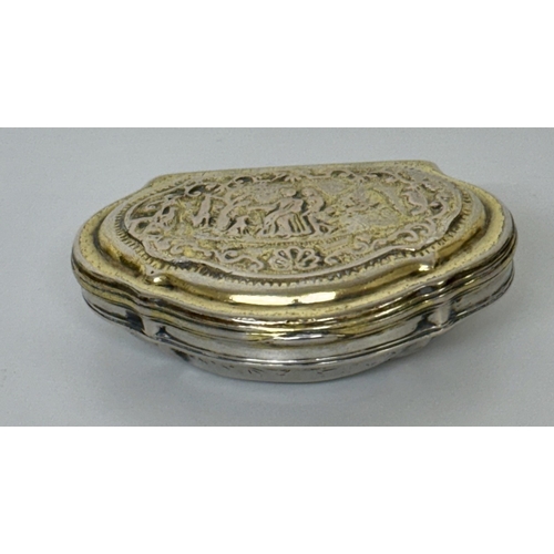 409 - A CONTINENTAL SILVER SNUFF BOX WITH GILT INTERIOR AND REPOUSSE SCENE TO LID, MARKED '12' TO RIM - Di... 