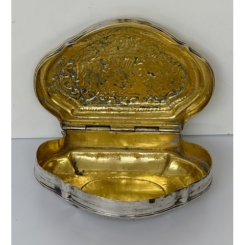 409 - A CONTINENTAL SILVER SNUFF BOX WITH GILT INTERIOR AND REPOUSSE SCENE TO LID, MARKED '12' TO RIM - Di... 