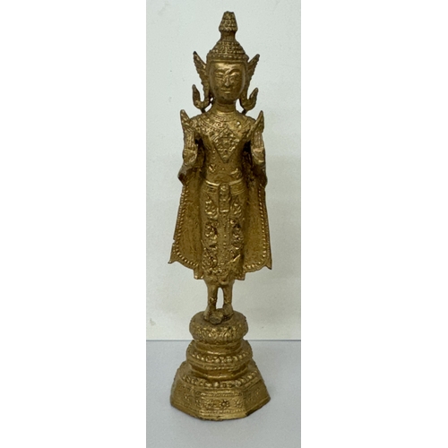 410 - A GILT BRONZE BUDDHA FIGURE  - THAI LATE 19TH;/EARLY 20TH C. H: 16.7CMS WT:225GRAMS