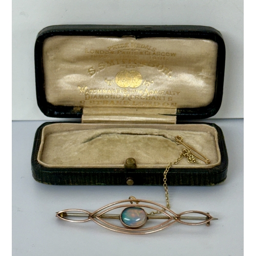 310A - AN EDWARDIAN BAR BROOCH WITH CENTRAL OPAL IN GOLD (NOTE GOLD UNMARKED BUT TESTED AS 9CT) - WITH WHIT... 