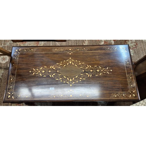 321 - A ROSEWOOD BRASS INLAID RECTANGULAR COFFEE TABLE ON RAISED QUEEN ANNE STYLE LEGS 46CM H X 107CM L X ... 