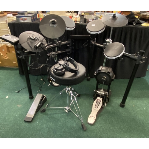 232 - Roland TD-E1 Electric Drum Kit with DAP-3X Accessory Kit AND STOOL