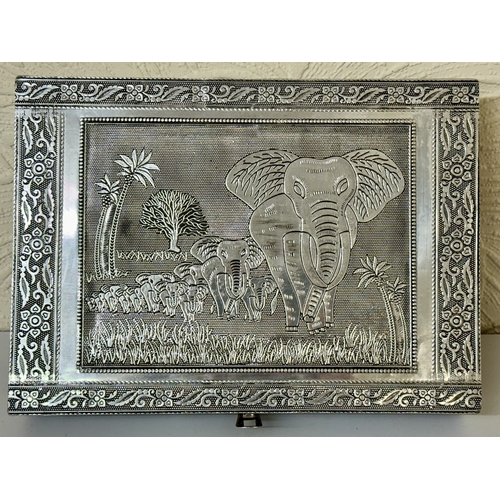 420 - UNUSUAL SILVER COLOURED RING/JEWELLERY BOX WITH ELEPHANT DESIGN TO LID - WITH SPACE FOR APPROX 100 R... 