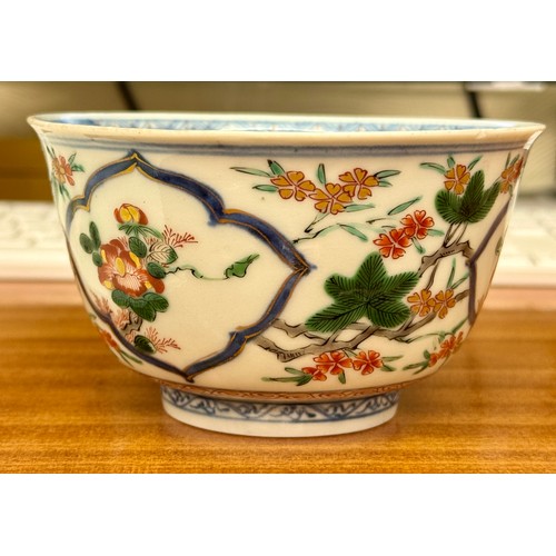 429 - A FINE JAPANESE IMARI FOOTED BOWL -FLORAL DESIGN  18TH C. EDO PERIOD - DIA: 11.5CMS