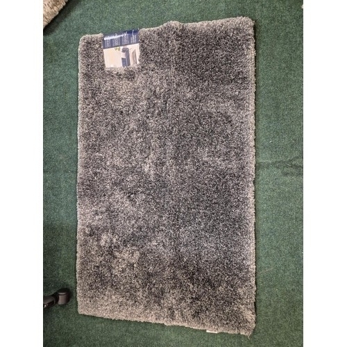 61 - CONFETTI SHAG ACCENT RUG 68CM X 114 - GREY