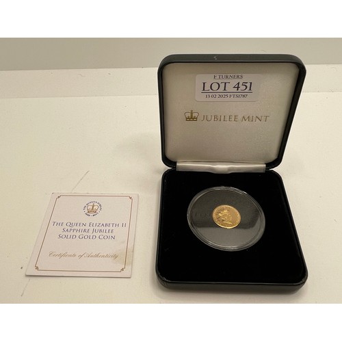 451 - THE QUEEN ELIZABETH II SAPPHIRE JUBILEE SOLID GOLD 9 CARAT GOLD COIN, 16MM, LTD EDITION OF 9,999 WIT... 