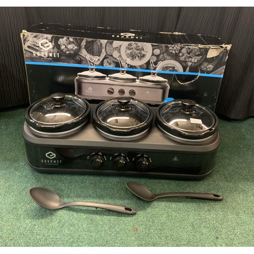 99 - BOXED GOURMET 7.1L TRIPLE POT - HEATED FOOD SERVER/SLOW COOKER, WARMING STATION