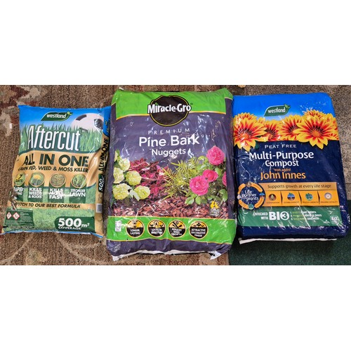 218 - WESTLAND 80L MULTI PURPOSE COMPOST, WESTLAND ALL IN ONE LAWN FEED AND MIRACLE GRO PINE BARK NUGGETS