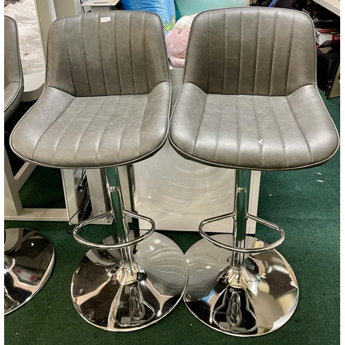 200 - SET OF 2 GREY GAS LIFT RISE AND FALL BAR STOOLS WITH SMALL MARKS TO PIPING