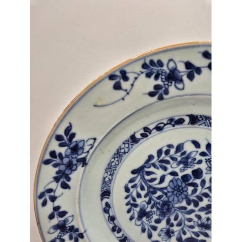285 - A CHINESE KANGXI PERIOD BLUE AND WHITE PLATE, 223CM DIAMETER