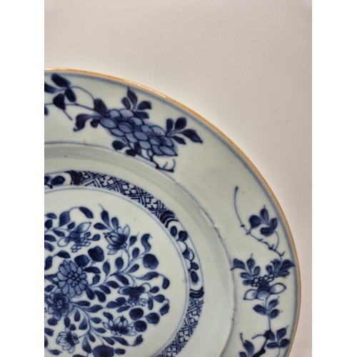 285 - A CHINESE KANGXI PERIOD BLUE AND WHITE PLATE, 223CM DIAMETER