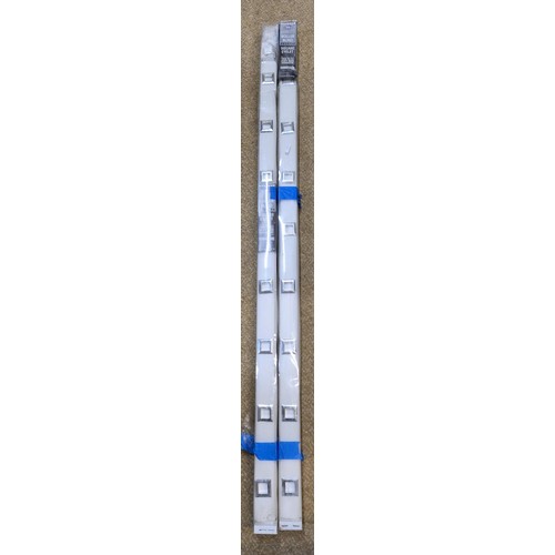 389 - SET OF 2 ROLLER BLINDS 120CM