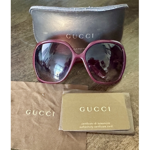 407 - A PAIR OF GUCCI SUNGLASSES - MODEL ACPK8 115 IN BURGUNDY WITH GUCCI CASE, COA AND CLOTH