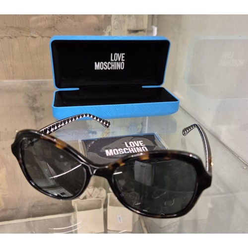 410 - LOVE MOSCHINO SUNGLASSES - MOD: MOL059/S 05LQT TORTOISESHELL PATTERN WITH ORIGINAL MOSCHINO CASE & C... 