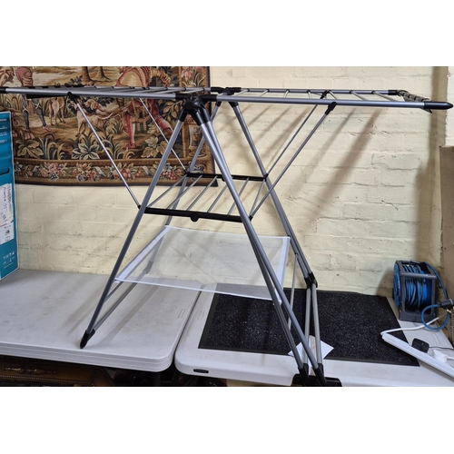 77 - FOLDING CLOTHES AIRER/CLOTHES MAIDEN