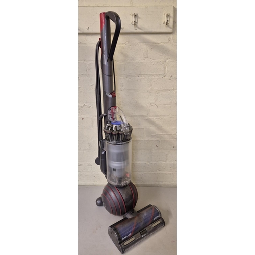 112 - DYSON ANIMAL BALL UPRIGHT VACUUM CLEANER