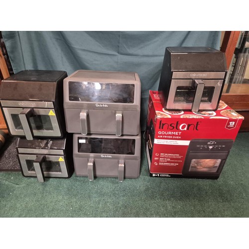 67 - 6 X VARIOUS AIR FRYERS INCL ROTISSERIE, DUAL BASKET AND LARGE DRAWER ALL WORKING BUT ALL WITH PREVIO... 