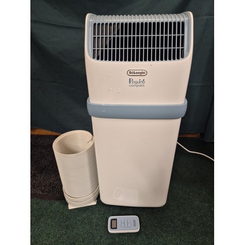 114 - DELONGHI PINGUINO PORTABLE AIR CONDITIONING UNIT 8.3K ES72 WITH R/C AND PIPE