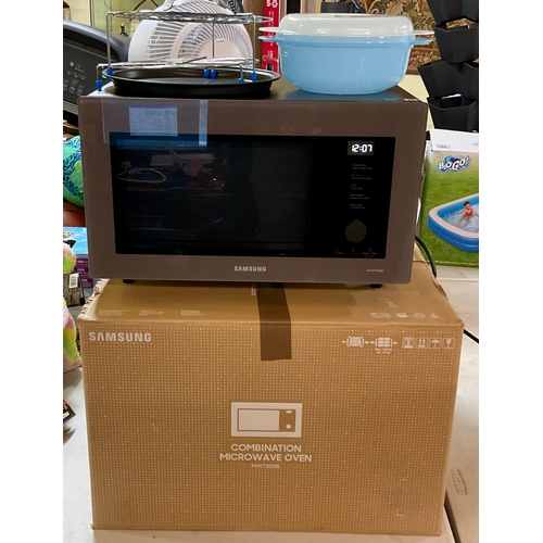 91 - BOXED SAMSUNG SMART THINGS 3 IN 1 COMBINATION MICROWAVE OVEN - MICROWAVE/AIR FRYER/ OVEN