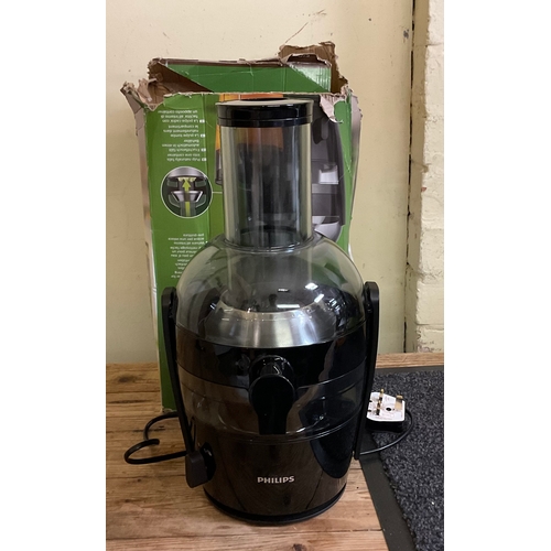 105 - BOXED PHILIPS CENTRIFUGAL JUICER WITH PARTS -NOTE MAKES GRINDING NOISE DOES NOT AFFECT USEAGE