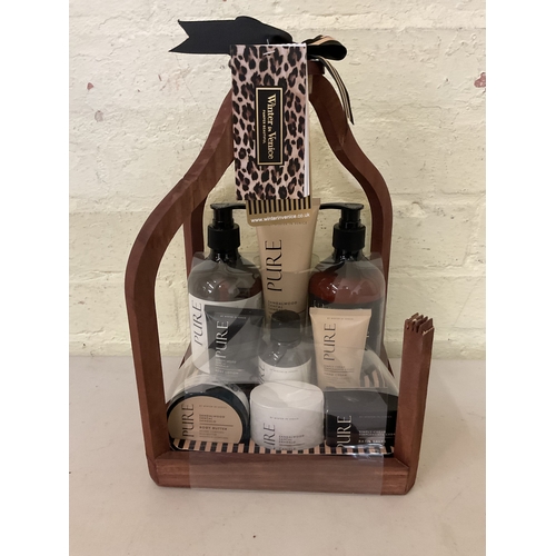 4 - WINTER IN VENICE GIFT SET - INCLUDING SHOWER GEL, HAND CREAM, CANDLE, SALT - DAMAGED CASE
