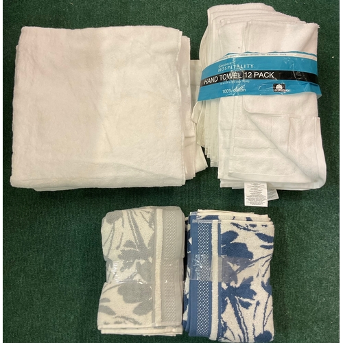 136 - SET OF THREE GRANDEUR HOSPITALITY BATH TOWELS, 12X GRANDEUR HOSPITALITY HAND TOWELS AND 4 X LOFT HAN... 