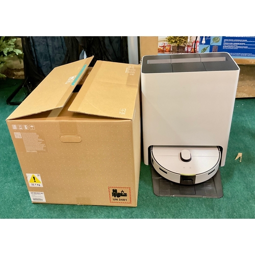 174 - BOXED SAMSUNG BESPOKE JETBOT VACUUM/MOP WITH BUILT IN SELF FILLING/EMPTYING WATER AND DUST