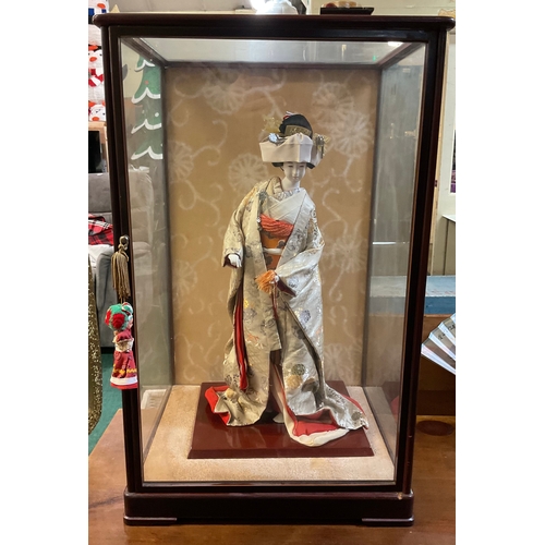A CASED FIGURE OF A JAPANESE GEISHA IN SILK WEDDING ATTRIE - APPROX 61 ...