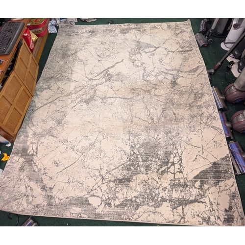 68 - GERTMENIAN KIRAN MARBEL EFFECT RUG (WHITE AND GREY DESIGN) 200CM X 274CM