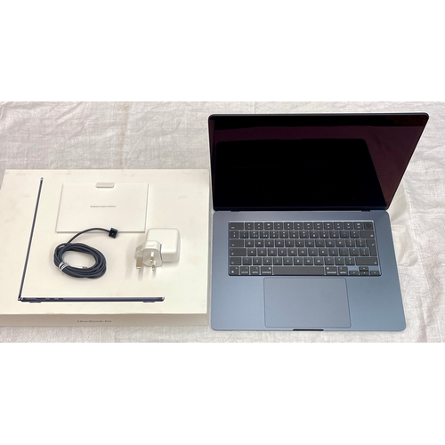 61 - APPLE MACBOOK AIR 15 MN MC9G4B/A M3 256GB 8C/10G  S/N. HM2QYJDQ9T -BOX, CHARGER, DOCUMENTS