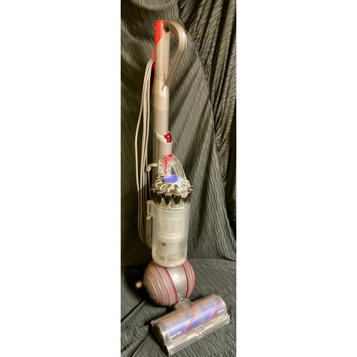 183 - DYSON ANIMAL BALL UPRIGHT VACUUM CLEANER - PREVIOUS USAGE