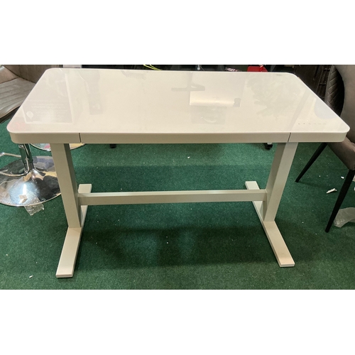 205 - TRESANTI RISE AND FALL ADJUSTABLE HEIGHT DESK IN WHITE - NOTE: SHOWS ERROR CODE E2