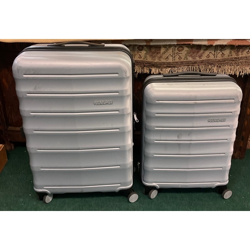 224 - SET OF 2 AMERICAN TOURISTER HARD SIDE SPINNER SUITCASES MEDIUM ANS SMALL IN SILVER