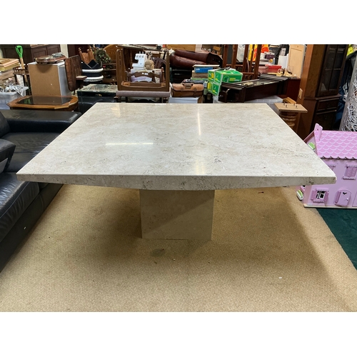 336 - AN EXTREMELY HEAVY STONEWARE GARDEN / DINING TABLE, MARBLE PATTERNED ON SQUARE BASE (NOTE: SIGNS OF ... 