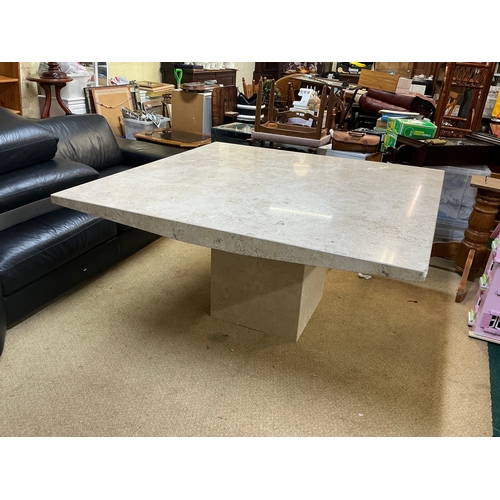 336 - AN EXTREMELY HEAVY STONEWARE GARDEN / DINING TABLE, MARBLE PATTERNED ON SQUARE BASE (NOTE: SIGNS OF ... 