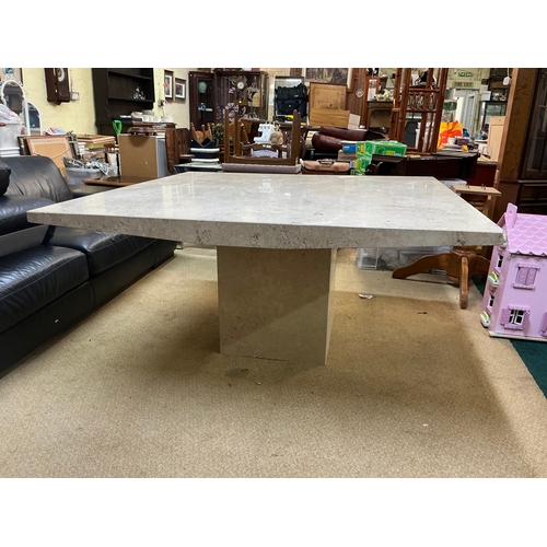 336 - AN EXTREMELY HEAVY STONEWARE GARDEN / DINING TABLE, MARBLE PATTERNED ON SQUARE BASE (NOTE: SIGNS OF ... 