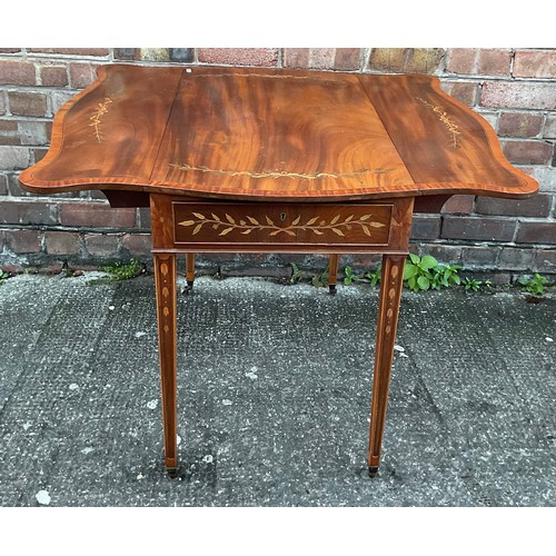 307 - A GEORGE III MAHOGANY AND SATINWOOD BANDED EXTENDING PEMBROKE TABLE, ON MOULDED SQUARE TAPERED LEGS ... 