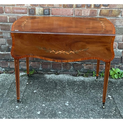 307 - A GEORGE III MAHOGANY AND SATINWOOD BANDED EXTENDING PEMBROKE TABLE, ON MOULDED SQUARE TAPERED LEGS ... 