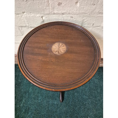 312 - AN ANTIQUE MAHOGANY EDWARDIAN LAMP TABLE, TRIPOD BASE BELOW HEAVILY CARVED PEDESTAL, SCALLOPED EDGE ... 