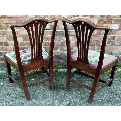 317 - A PAIR OF EARLY 19TH.C MAHOGANY DINING CHAIRS, WITH DROP IN TAPESTRY SEATS